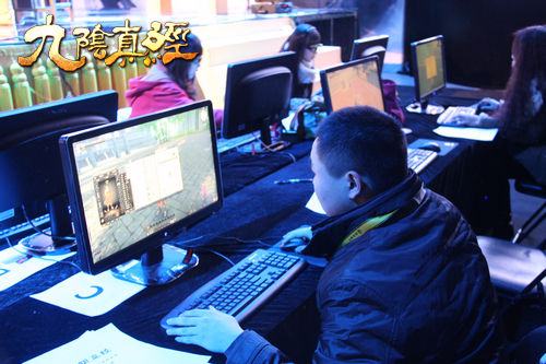 线下玩家比赛进行时 线下玩家比赛进行时